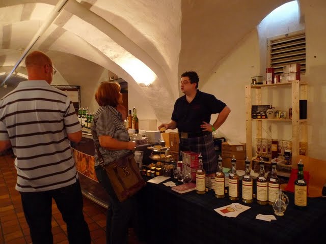 TasteWhiskey und JamesMacArthur (im Vordergrund)
