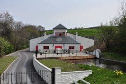 edradour-warehouse-250x166 Edradour, small but mighty – Andrew Symingtons Schmuckstück