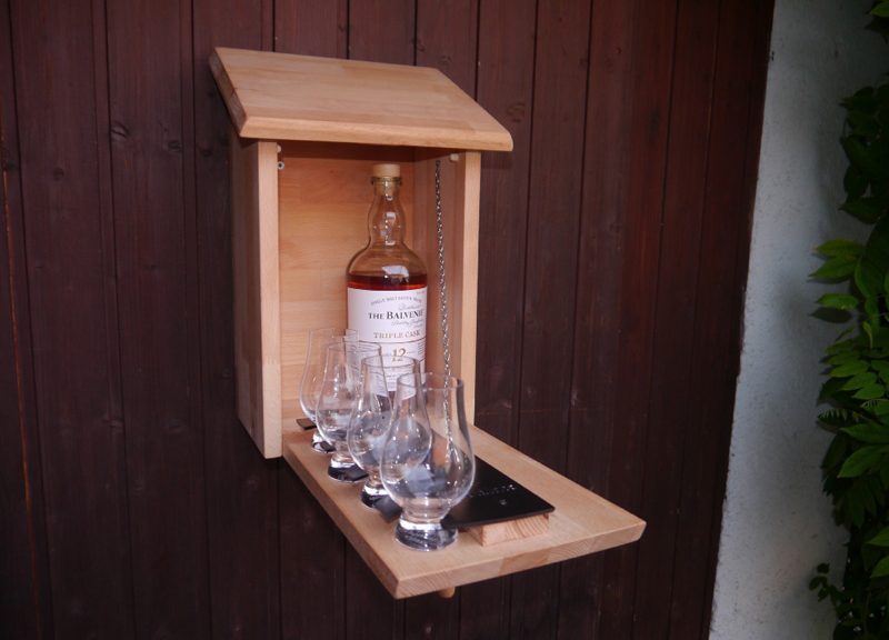Whisky-Vogelhaus offen