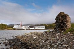 lagavulin-distillery-250x167 Limitierte Sonderedition Lagavulin 25 Jahre zum großen Jubiläum