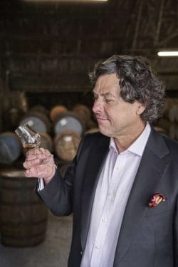 dr-bill-lumsden-250x375 Ardbeg Enthusiastin kauft einmaligen 1975 Islay Single Malt für 16 Millionen Pfund