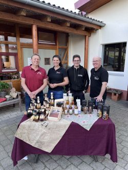 whisky-walk-team-13.4.2024_1-250x333 Schwäbischer Whisky Walk® in Owen/Teck: 12 Jahre „Whisky Walken“ im Ländle