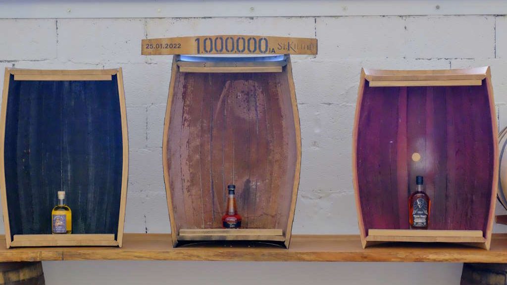 Bourbon Sherry und Portwein Faesser von innen St Kilian Destillerie