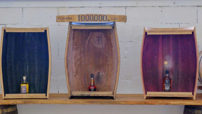 Bourbon Sherry und Portwein Faesser von innen St Kilian Destillerie