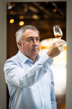 clydeside-distillery-alistair-mcdonald-250x375 The Clydeside Distillery aus Glasgow stellt mit Clydeside “Vibrant Stills” erstmalig Einzelfass-Abfüllungen für den deutschen Markt vor