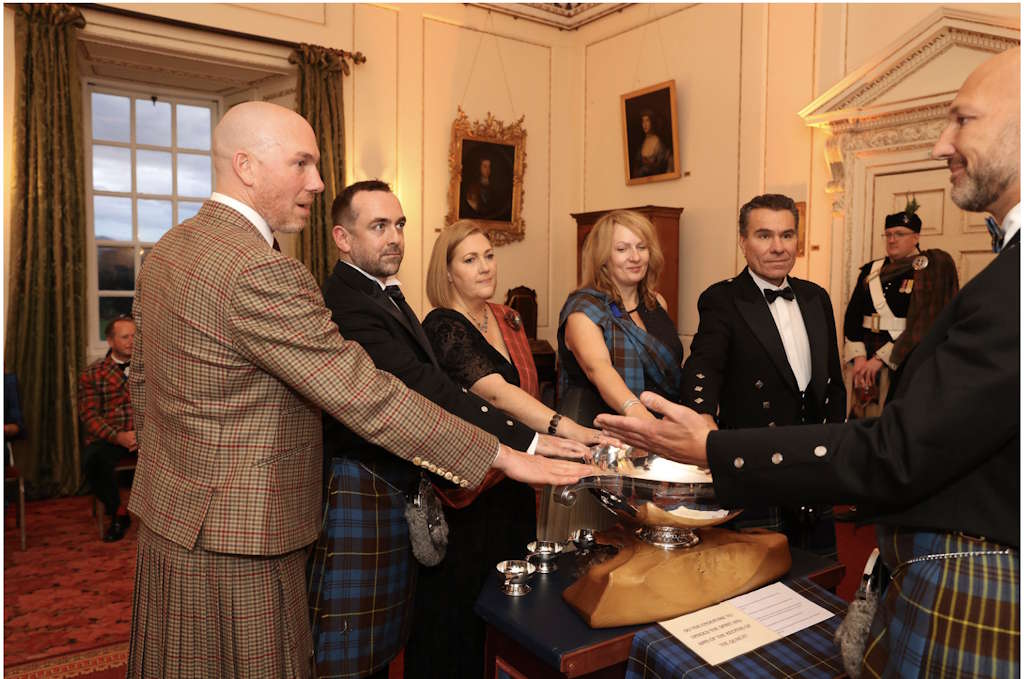 Vikki Bruce (3. v..) bei der Zeremonie