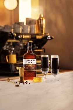tullamore-dew-cafe-honey-serve-irish-coffee-250x375 Tullamore D.E.W. Café Honey: Ein neuer Impuls für das Flavour-Whiskey-Segment