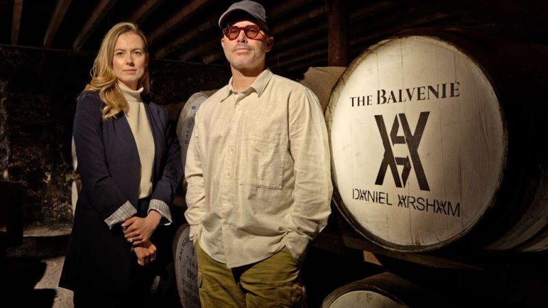 Malt Masterin Kelsey McKechnie und Künstler Daniel Arsham