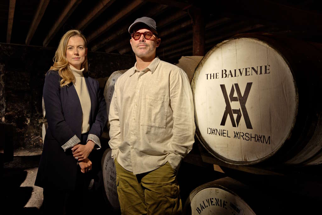 malt-masterin-kelsey-mckechnie-und-kuenstler-daniel-arsham The Dawn of Our Spirit: The Balvenie und Daniel Arsham feiern zeitlosen Charakter